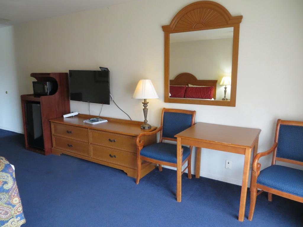 The Monarch Hotel 3*
